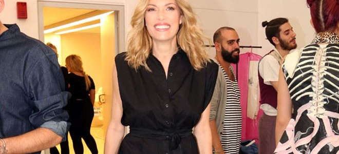 Δείτε πώς στόλισε το χριστουγεννιάτικο δέντρο της η Βίκυ Καγιά