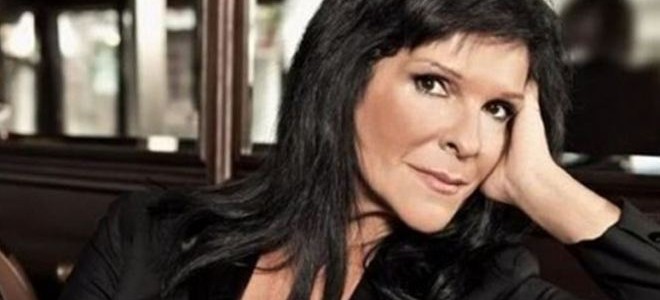 «Πριν μιλήσουμε πρέπει να βουτάμε τη γλώσσα στο μυαλό»: Σοφία Βόσσου κατά Λάκη Λαζόπουλου