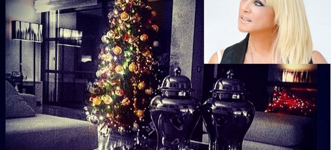 Δείτε την εντυπωσιακή χριστουγεννιάτικη διακόσμηση της Ρούλας Κορομηλά στο σαλόνι της! (φωτό) Δείτε την εντυπωσιακή χριστουγεννιάτικη διακόσμηση της Ρούλας Κορομηλά στο σαλόνι της! (φωτό)