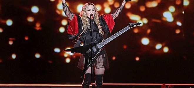 Madonna: Άργησε μια ώρα να εμφανιστεί σε συναυλία και έβρισε τους fans της! (Βίντεο) Madonna: Άργησε μια ώρα να εμφανιστεί σε συναυλία και έβρισε τους fans της! (Βίντεο)