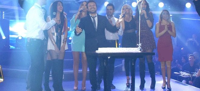 Γιάννης Πλούταρχος: Η έκπληξη για τα γενέθλιά του πάνω στη σκηνή! (Βίντεο)