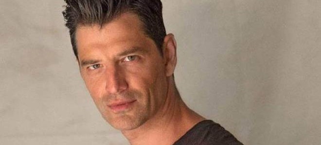«Με πέταξαν µε τις κλωτσιές έξω από την τάξη»: Σε ποιο περιστατικό αναφέρεται ο Σάκης Ρουβάς;