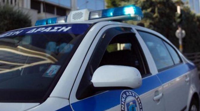 Μια νεαρή κοπέλα, κατήγγειλε στην αστυνομία, ότι το βράδυ της περασμένης Κυριακής (21/11), τρία άτομα την επιβίβασαν χωρίς την θέλησή της στο αυτοκίνητό τους και αποπειράθηκαν να την κακοποιήσουν σεξουαλικά στο Νέο Ηράκλειο.