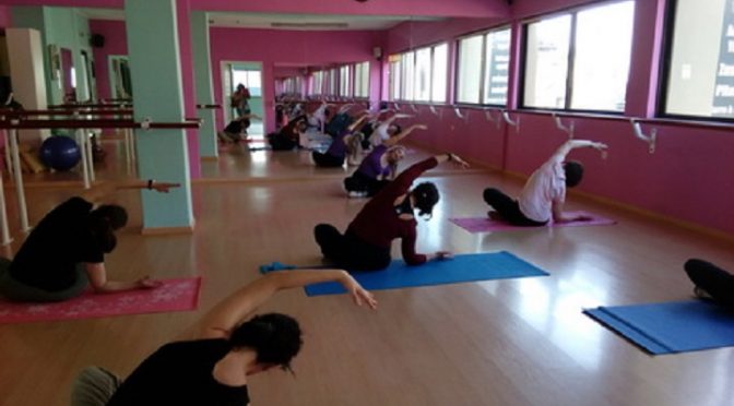 Το καλλιτεχνικό εργαστήρι χορού της Διεύθυνσης Πολιτισμού του Δήμου Χαλανδρίου έχει ξεκινήσει, με μεγάλη επιτυχία, μαθήματα χορού και συγκεκριμένα Stretching και Barre à Τerre, από τις 3 Απριλίου 2017 με την καθηγήτρια χορού Έλια Λιόση.