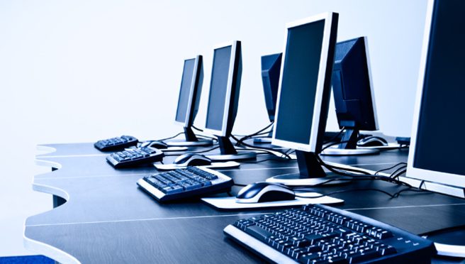 Δέκα ηλεκτρονικούς υπολογιστές και ένα laptop τελευταίας τεχνολογίας δώρισε η εταιρεία INFINITUM στον Δήμο Βριλησσίων, για τη στήριξη και ενίσχυση του εκπαιδευτικού, πολιτιστικού και αθλητικού έργου του.