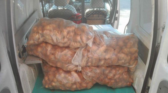 Προχθές ο Οργανισμός Κοινωνικής Προστασίας & Αλληλεγγύης του Δήμου Βριλησσίων παρέλαβε από τον Οργανισμό Κεντρικής Αγοράς στου Ρέντη, 150 κιλά κοτόπουλο και 150 κιλά πατάτες, για τις ανάγκες του Κοινωνικού Παντοπωλείου.