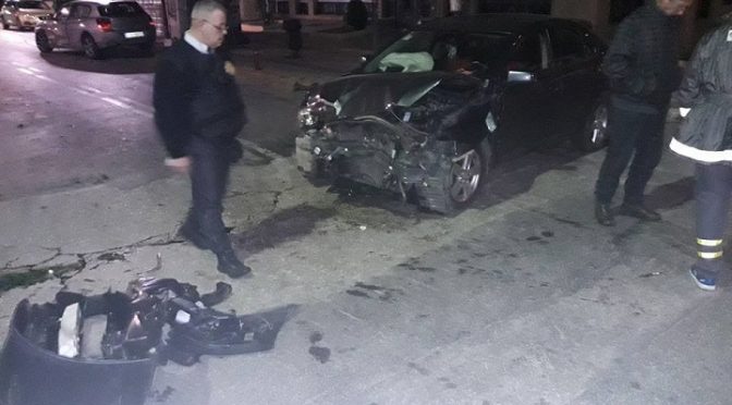 Τροχαίο ατύχημα χθες το βράδυ στη διασταύρωση Κύπρου και Θερμοπυλών, στα Βριλήσσια.