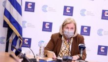 Για την ανάγκη της τέταρτης δόσης κατά του κορονοϊού και για τα επικαιροποιημένα εμβόλια μίλησε την Τρίτη η Πρόεδρος της Εθνικής Επιτροπής του υπουργείου Υγείας, Μαρία Θεοδωρίδου, σε έκτακτη ενημέρωση του υπουργείου Υγείας για την Covid-19.