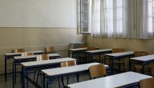Καταγγελία-σοκ: 7χρονη μαθήτρια βρέθηκε δεμένη και φιμωμένη στις τουαλέτες σχολείου των Βορείων Προαστίων.